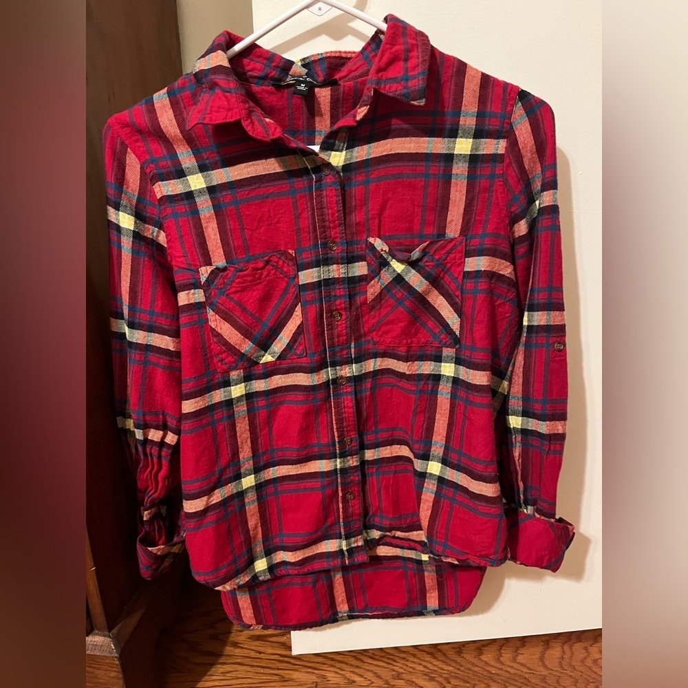 Red plaid long sleeves button down